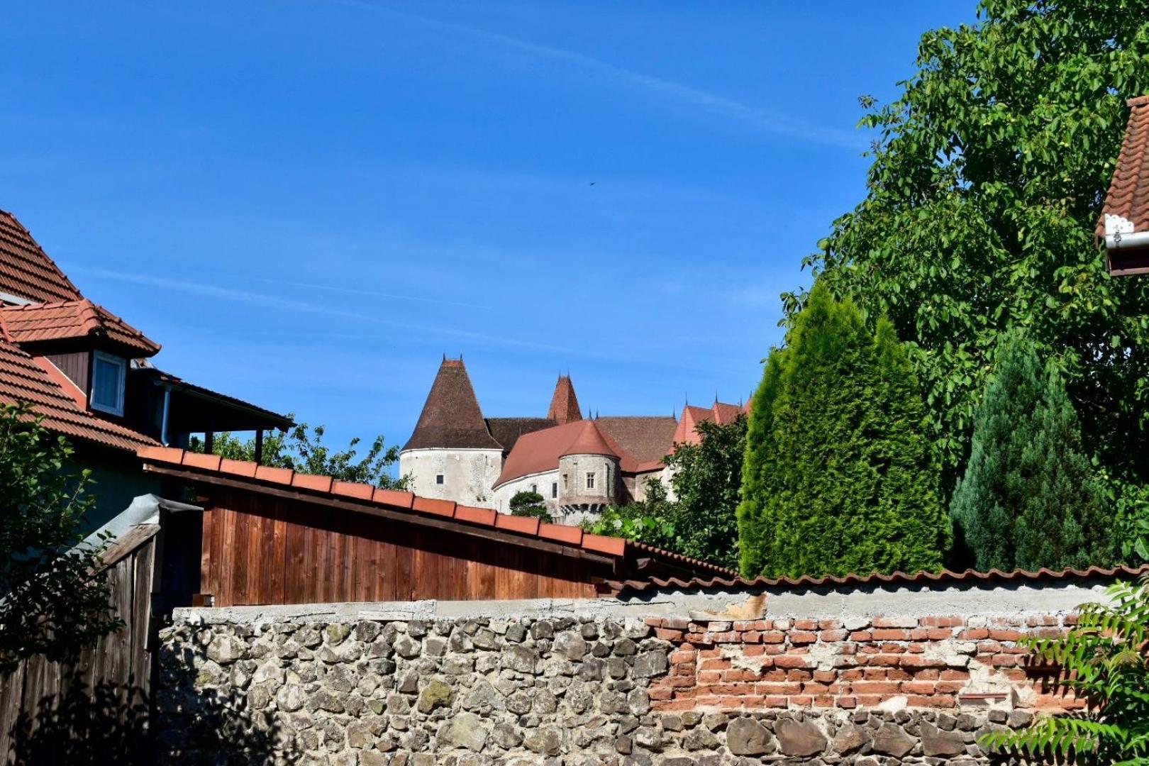 Transilvania Rent Hunedoara Exterior photo