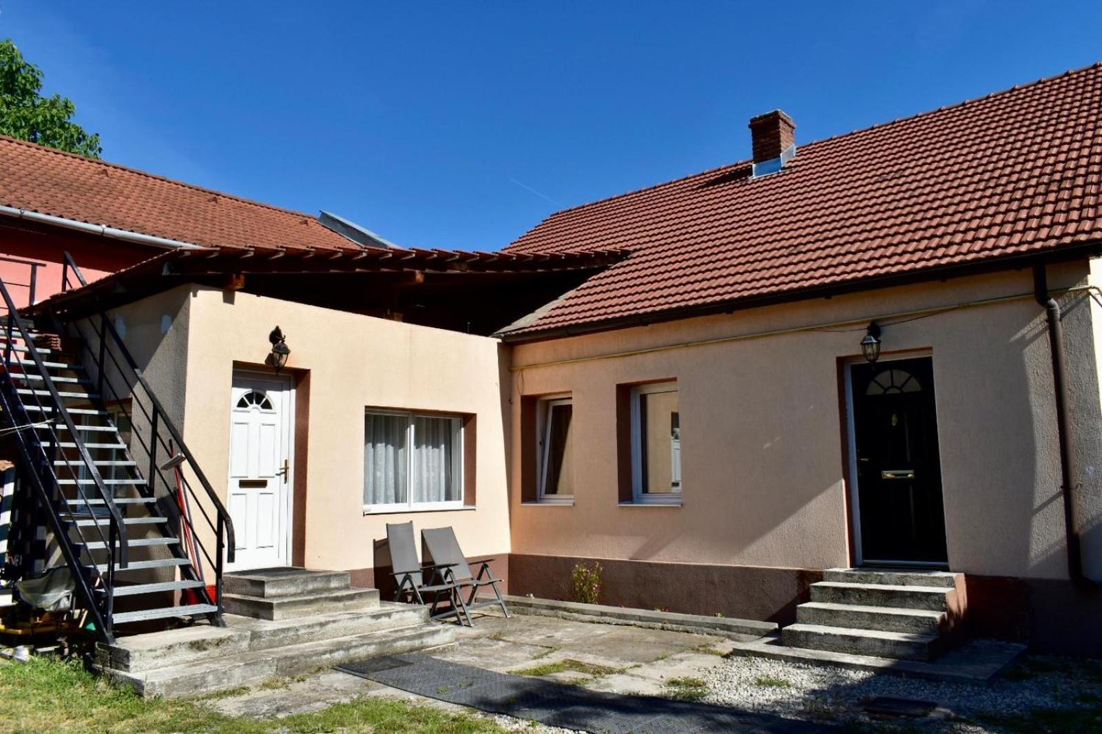 Transilvania Rent Hunedoara Exterior photo